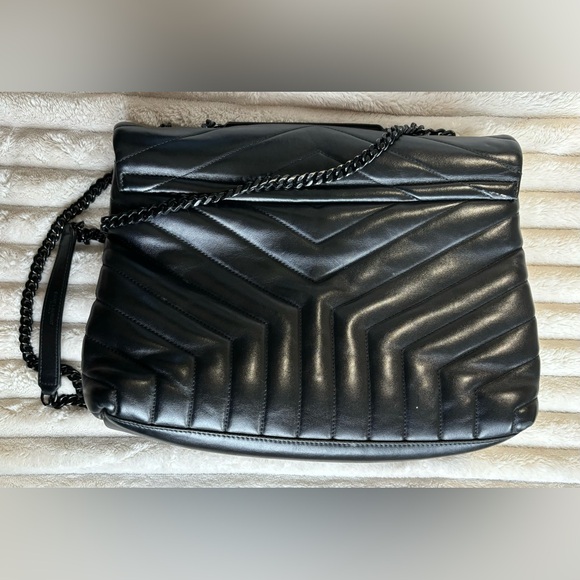 Saint Laurent
Loulou Small Shoulder Bag in Quilted Leather - Picture 9 of 12